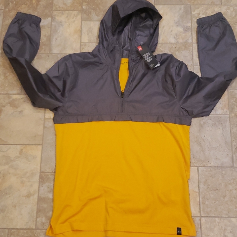 Under Armour hooded loose coupe